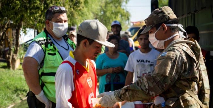 El Ejército Argentino, sin armas, reparte comida en La Matanza | El Diario 24