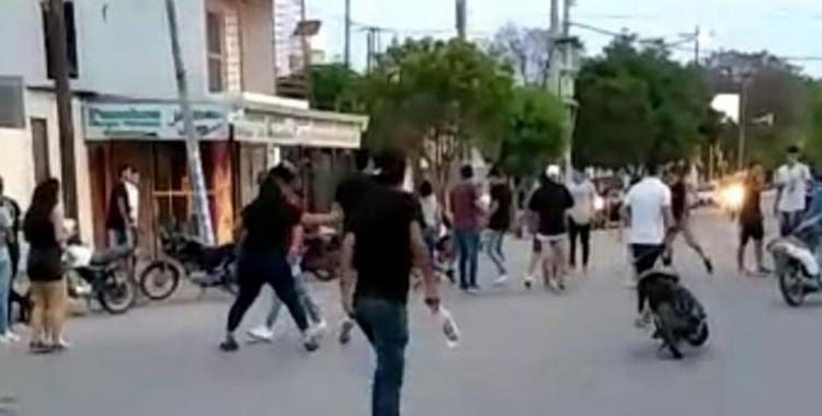 VIDEO Viralizaron videos de una salvaje pelea callejera entre jóvenes | El Diario 24