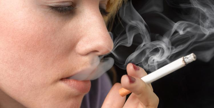 Cómo fue que los fumadores pasaron a ser excluidos de la sociedad | El Diario 24