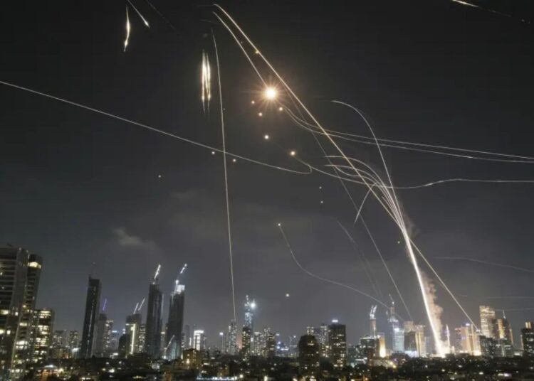 Israel Irán Tel Aviv Bombardeo Misiles Heridos Guerra Medio Oriente
