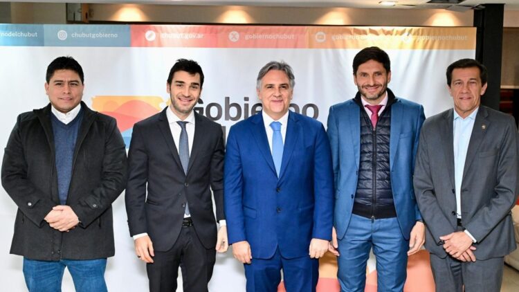 ignacio torres llaryora pullaro sadir claudio vidal gobernadores elecciones milei 2025