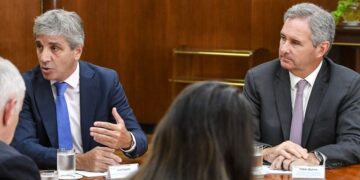 gobierno caputo dolar subida ministerio de economia caputo bandas flotación