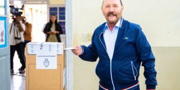 Gildo Insfran votando